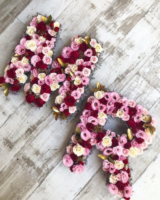 Letras de Flores M <br>Rosas e Lisianthus