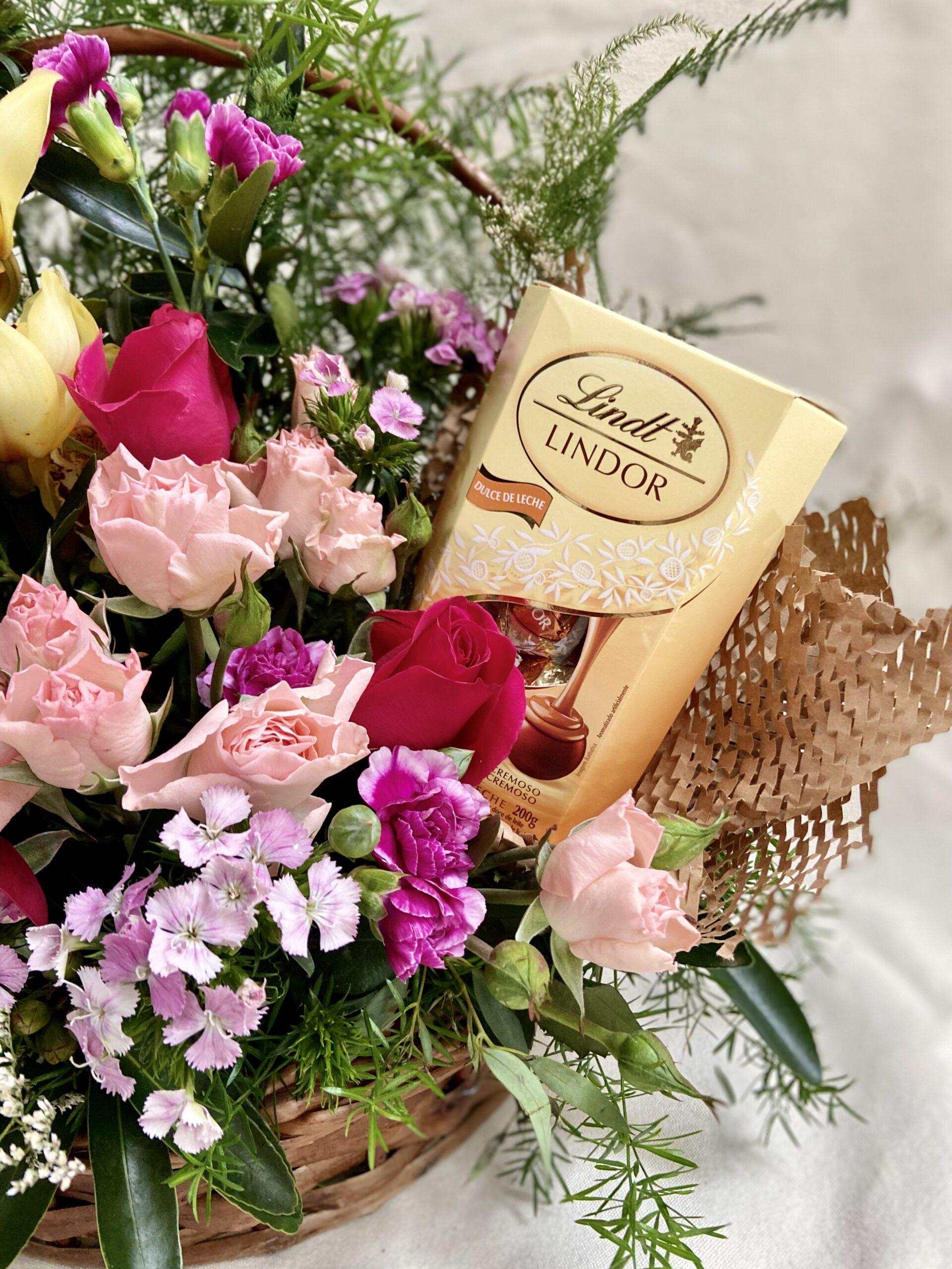 Kit Cesta de Vime G Colorida com Caixa Bombons Lindt 200g - Image 2