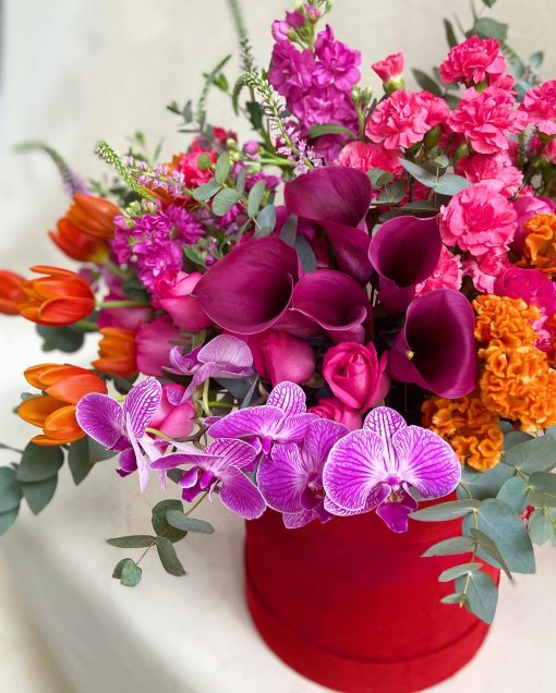 Box G de Camurça Cereja <br>  Arranjo Vibrante <br>  Flores Nobres - Image 2