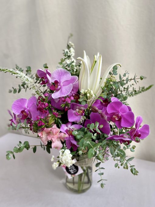 Pote de Vidro de Palmito M <br> Arranjo Fúscia e Branco <br>  com Orquídeas - Image 2
