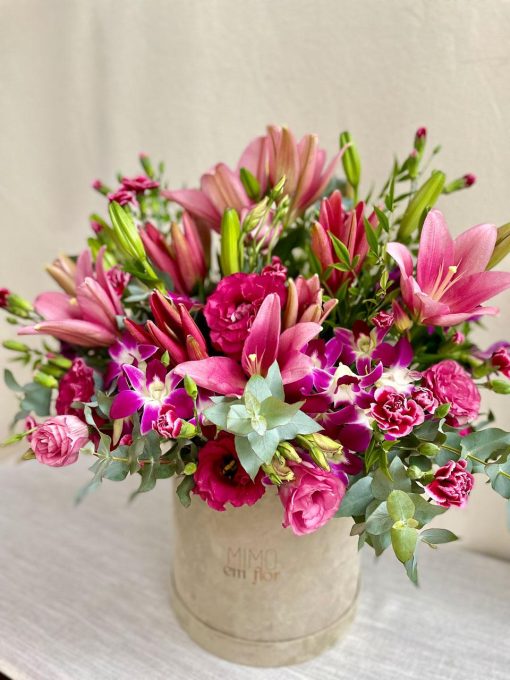 Box G de Camurça <br> Lírios, Lisianthus, Orquídeas