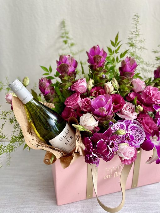 Kit Bolsa G Rosa <br>  Com Orquídea, Lisianthus e Curcuma <br>  e Vinho Branco 750ml - Image 2