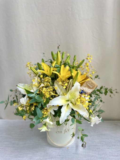Kit Box Marfim M Corda <br>  Lírio e Orquídea <br>  Caixa de bombons Lindt 75g