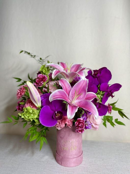 Box Pétit Arranjo M Camurça Rosa <br> Lírio,  Orquídea, Cravina