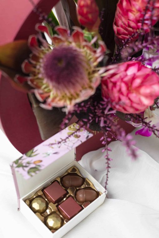 Bolsa Vinho Protea com Caixa 6 Doces Finos Carmella Patisserie - Image 2