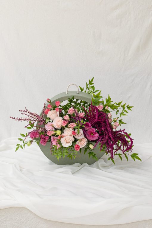 Bolsa com Arranjo de Rosas e Cravinas - Image 3
