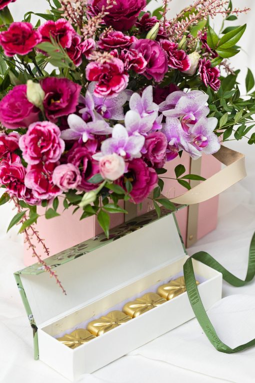 Bolsa M Orquídea com Caixa de Pão de Mel Carmella Patisserie - Image 4