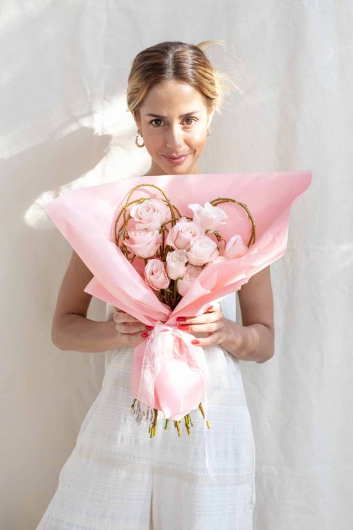 Box Coração de 10 Rosas e Lata de Lascas de Chocolate Belga - Image 2