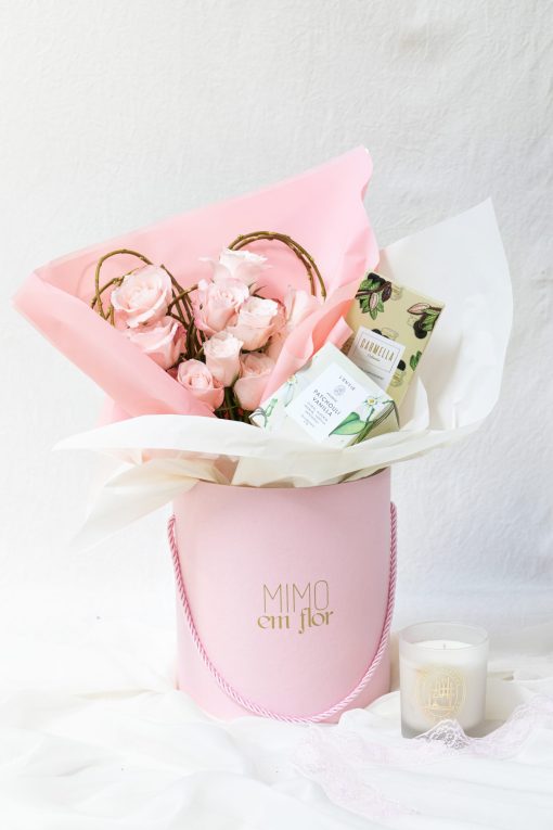 Box Coração de 10 Rosas, Vela Vanilla e Barra de Chocolate Branco com Cookies - Image 2