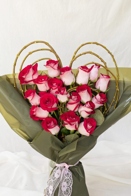 Buquê M Coração de 20 Rosas - Image 6