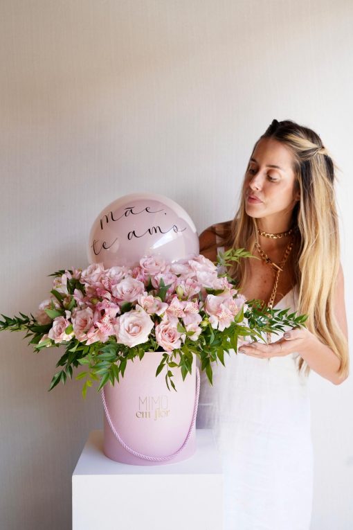 Box rosas e alstroemérias com balão personalizado (mais cores e tamanhos disponíveis) - Image 3