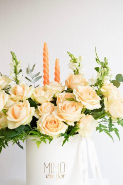 Box M marfim com arranjo champanhe e pêssego + par de velas castiçal laranja (mais tamanhos disponíveis) - Image 2