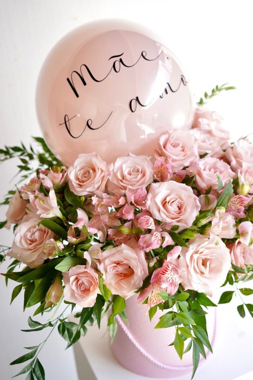 Box rosas e alstroemérias com balão personalizado (mais cores e tamanhos disponíveis) - Image 2